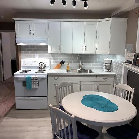 Newly Renovated Basement Suite! Lethbridge Exterior photo
