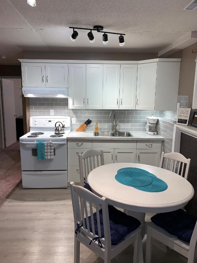 Newly Renovated Basement Suite! Lethbridge Exterior photo